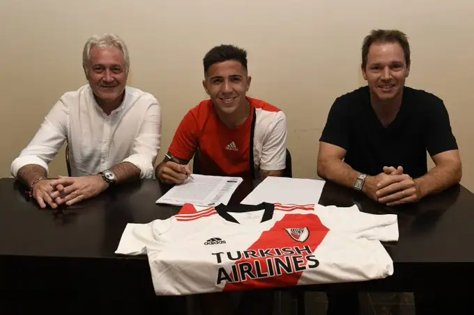 Enzo Fernández extendió su vínculo con River.