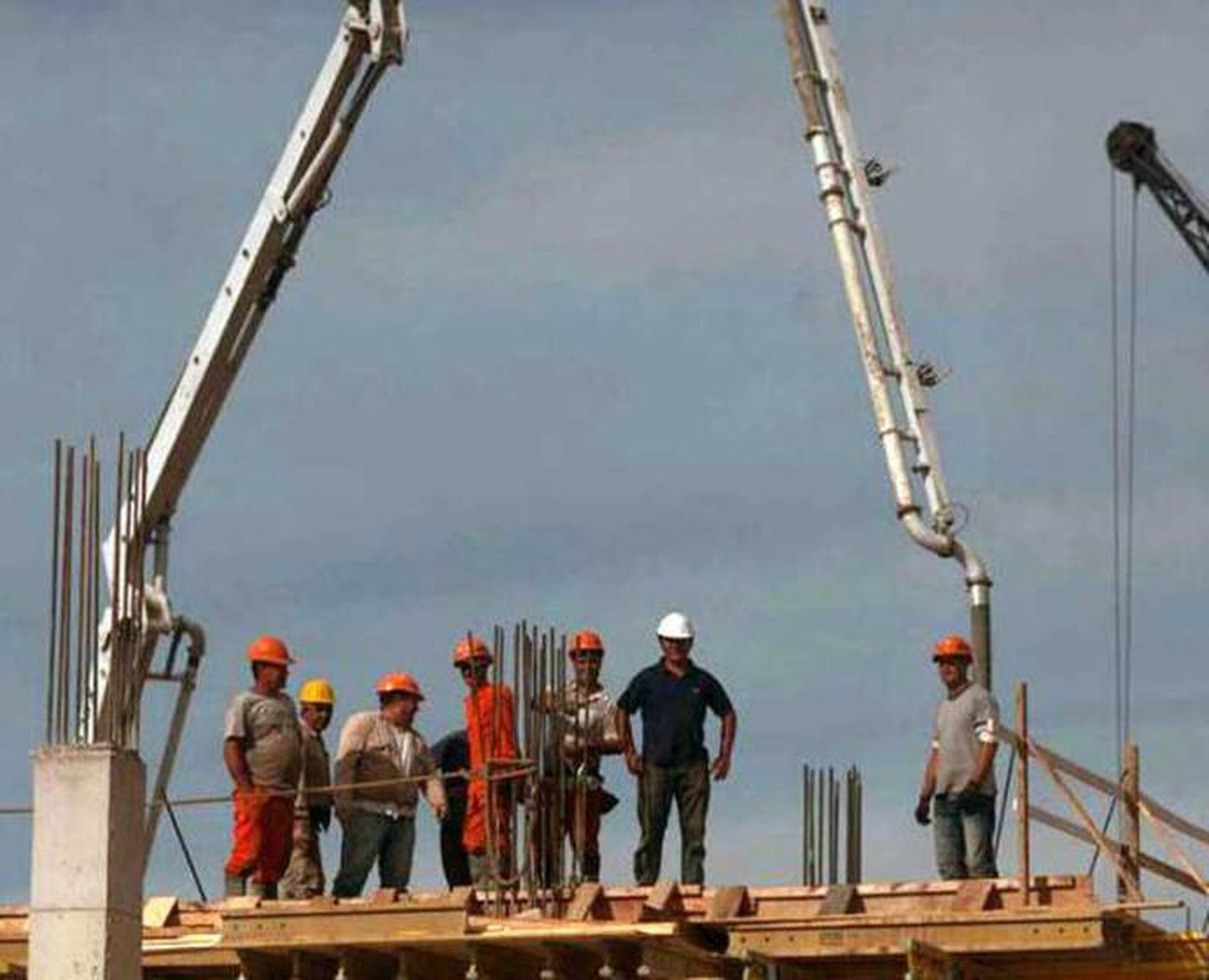 La construcción se declaró en estado de alerta y movilización