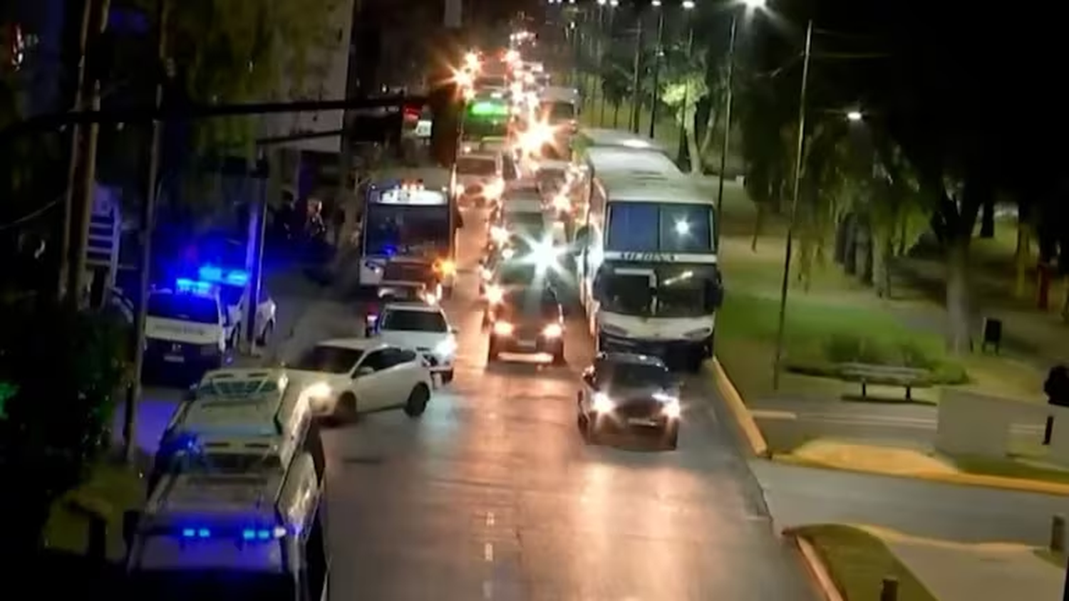 Protesta de choferes: se concentran en Bernal y amenazan con cortar la autopista Buenos Aires-La Plata