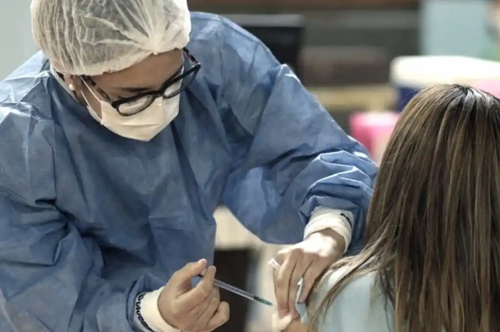 Abonan el bono de $6.500 a trabajadores de la salud en todo el país