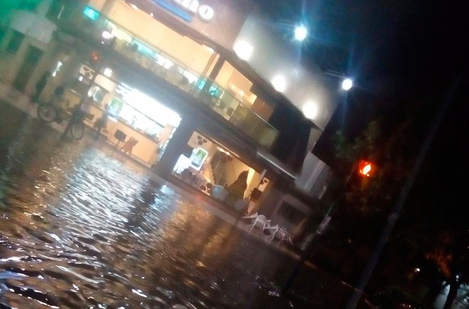 Rosario bajo el agua: las imágenes de la tormenta en las redes