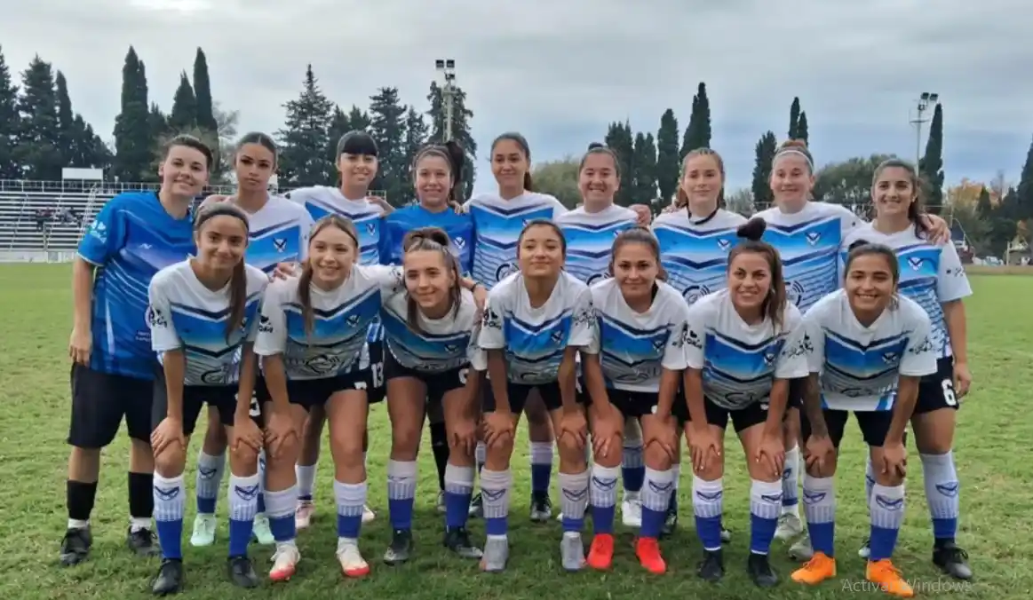 Goleada y punta para las campeonas.