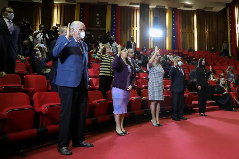 ¿Se lanzará a candidato? Así reacciona la oposición a la renuncia de Rafael Simón Jiménez al CNE