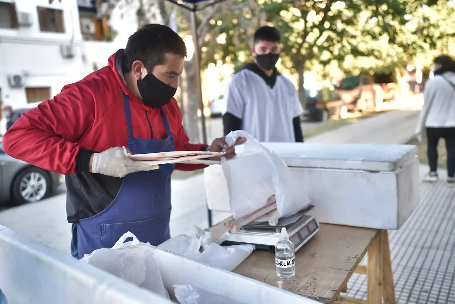 Continúa la venta de pescado de mar a precios populares