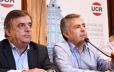 Dirigentes de la UCR estallaron contra
radicales K por el encuentro con Massa