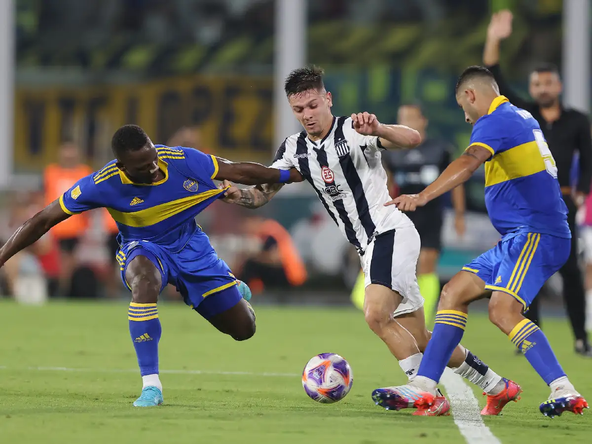 Talleres le sacó el invicto a Boca en Córdoba