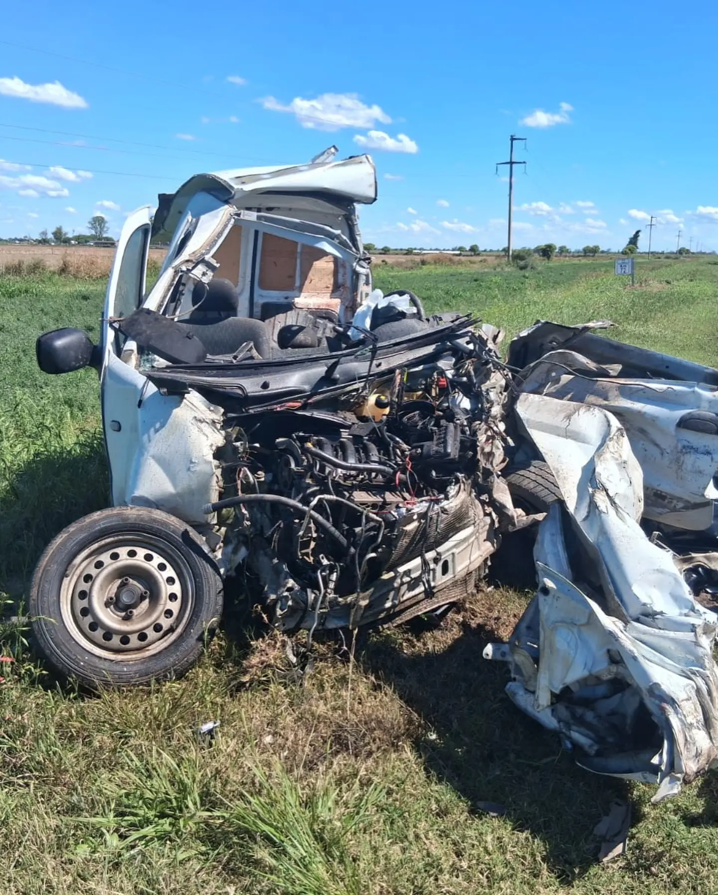 Accidente fatal en Ruta Provincial 1: un hombre murió tras un choque frontal entre un camión y un utilitario