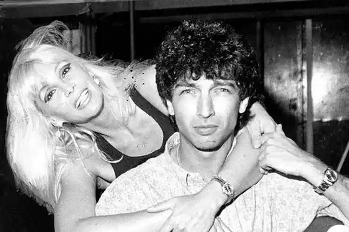 Ricardo Darín y la resolución del misterio de �Sla mano sin dueño⬝ en su foto con Susana Giménez