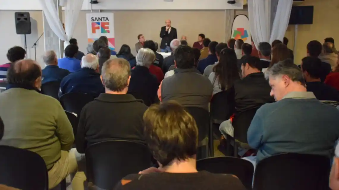 La provincia entregó aportes económicos a clubes de la Región 3