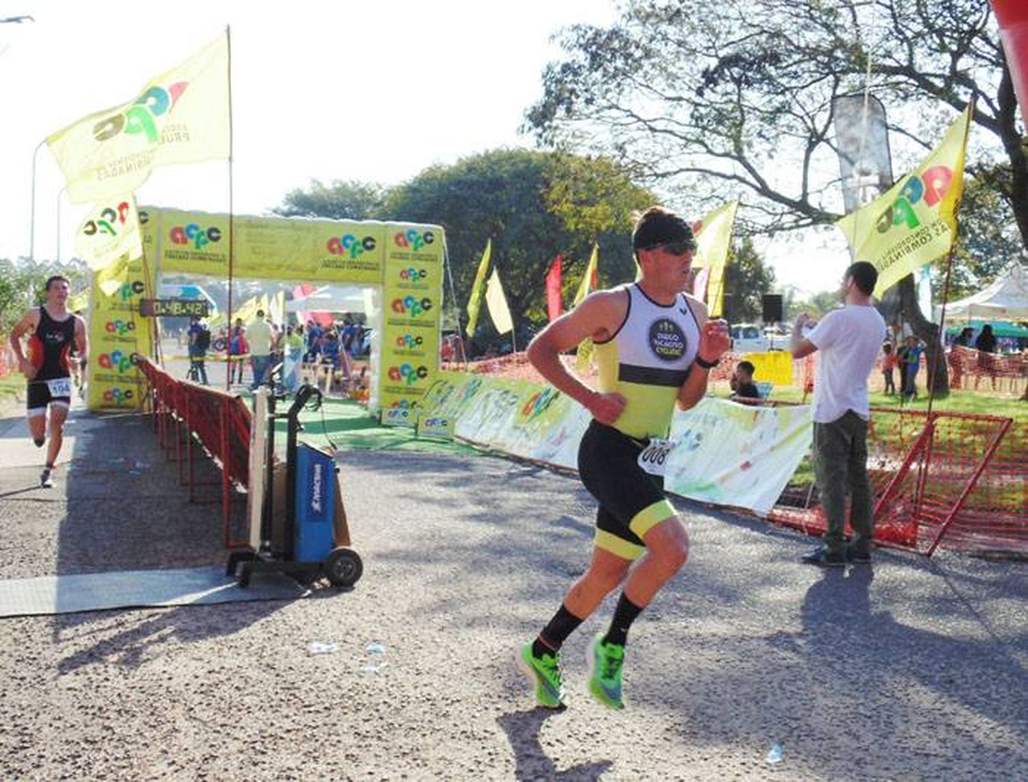 Federico Ruíz de La Paz  y Judith Marsilli de Chajarí  ganaron el Duatlón Jeep