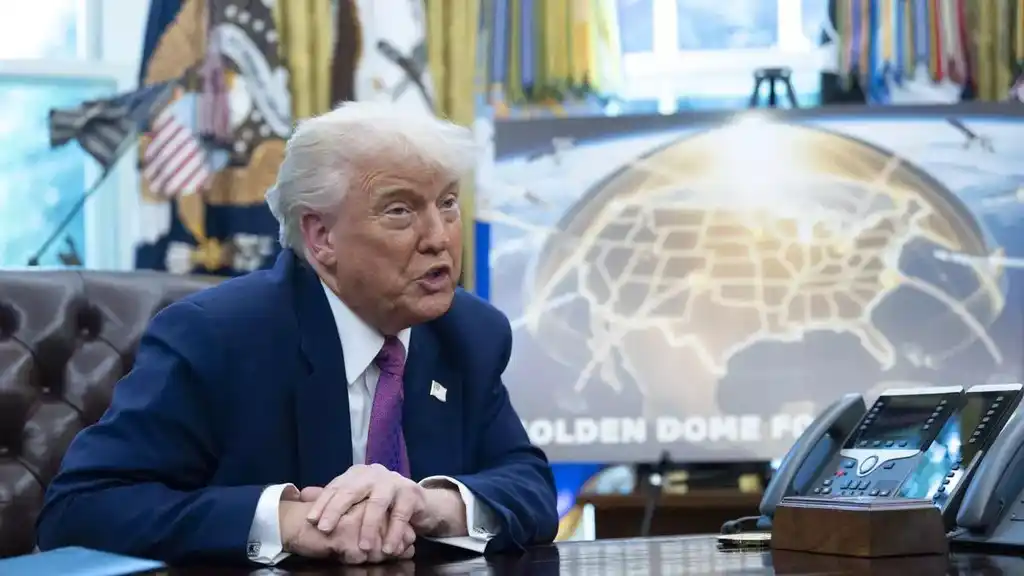 El presidente estadounidense, Donald Trump, anunció este martes la construcción de la 'cúpula dorada'