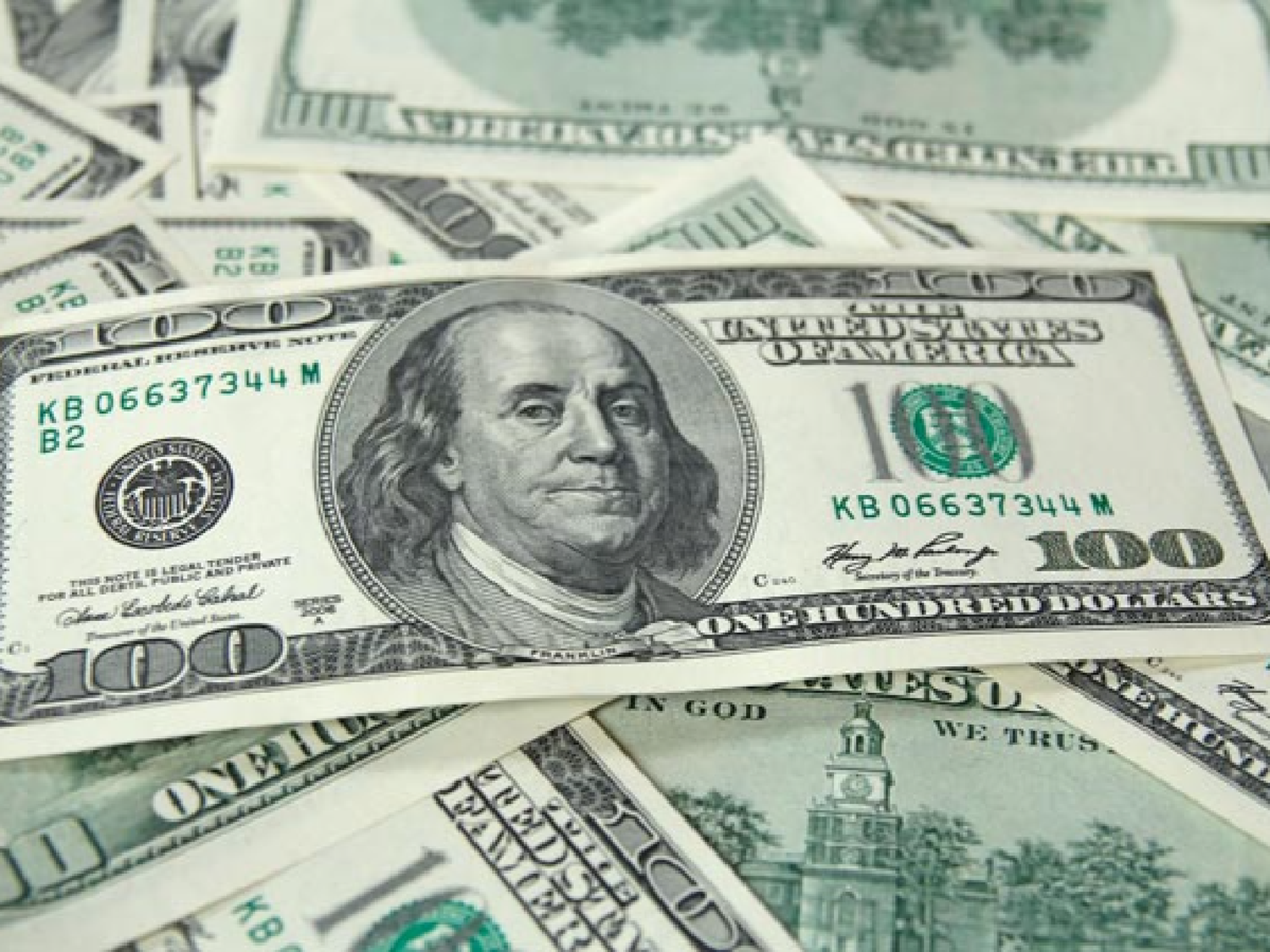 El dólar blue inició septiembre en baja y cerró a $286