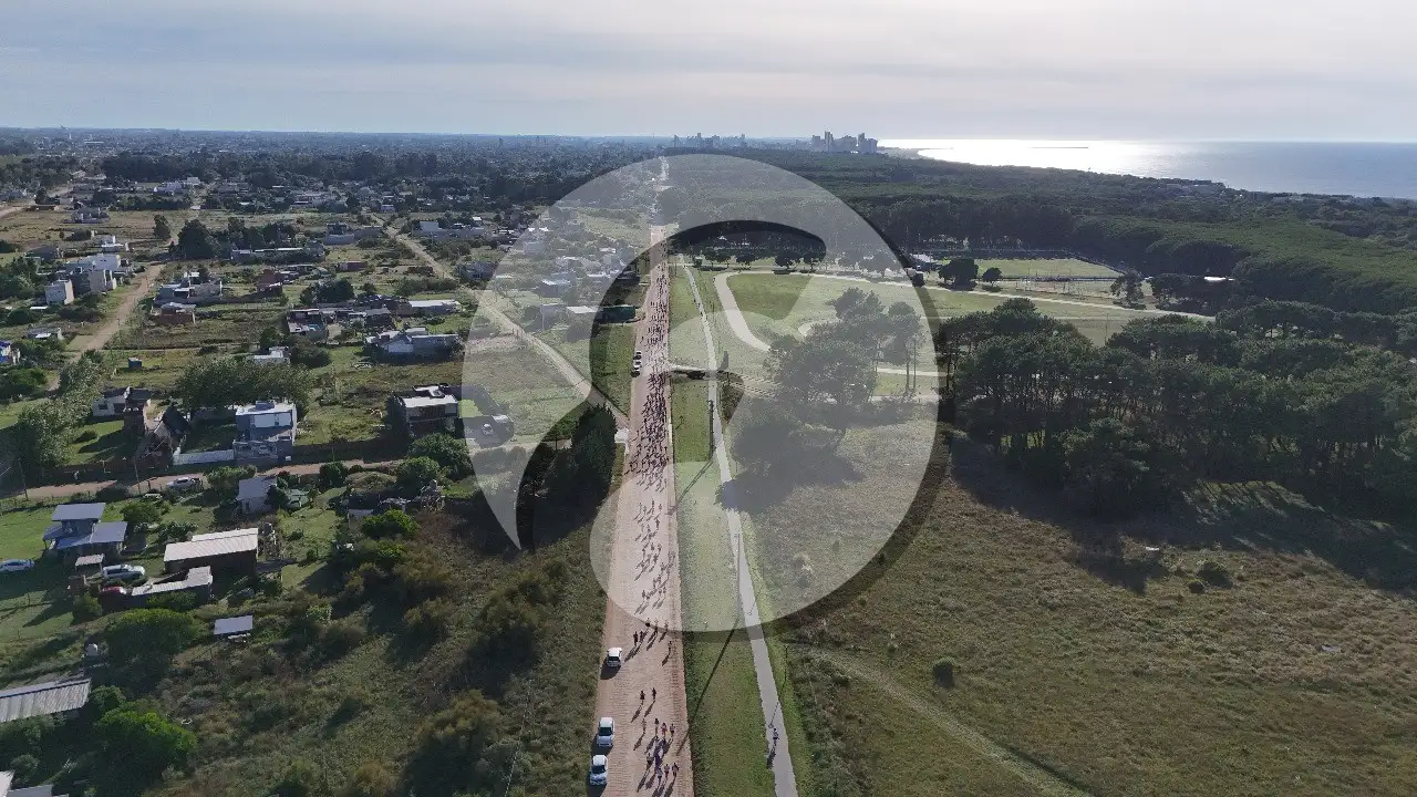 Toma aérea del recorrido de La Carrera de la Mujer Necochea