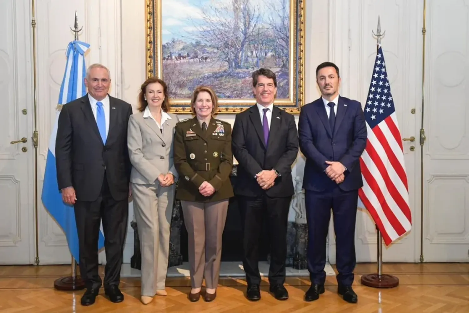 Laura Richardson, mantuvo una reunión en Casa Rosada con el jefe de Gabinete, Nicolás Posse y el ministro de Defensa, Luis Petri