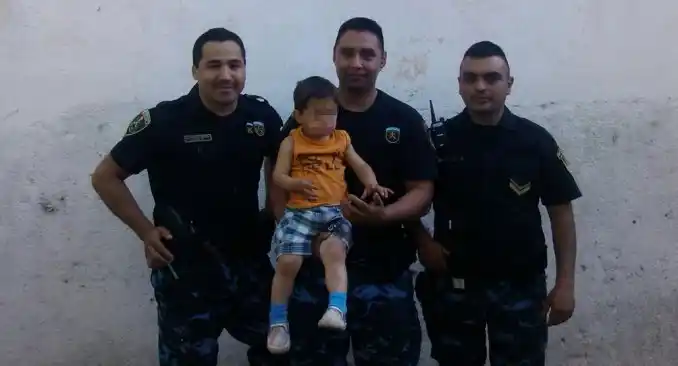 Un nene de 2 años se perdió, caminó seis horas a la vera del río y lo hallaron