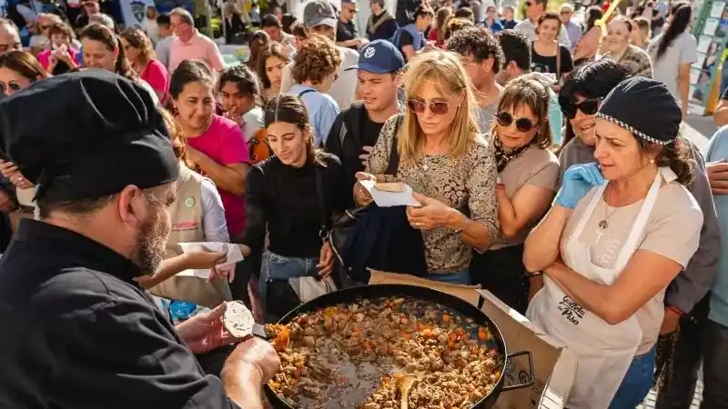 Durante dos jornadas, el pueblo entero se transformará en una gran mesa compartida donde la historia de un pan único volverá a ser la protagonista absoluta.