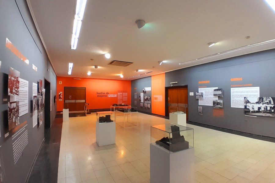 Visita acompañada por la muestra “Huellas de Mujeres”