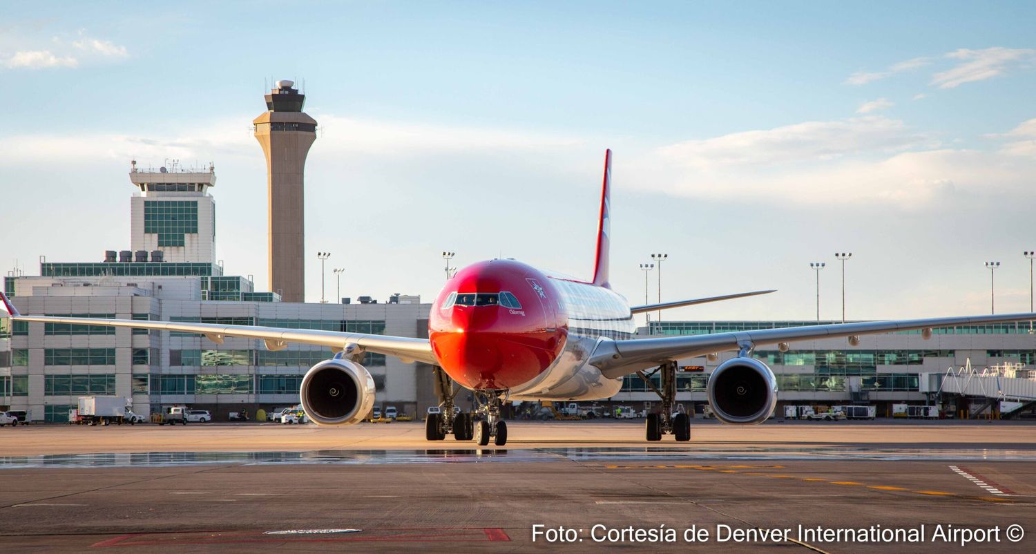 Hasta 20 aviones quedaron sin contacto con controladores en Denver debido a falla: la FAA confirma el incidente