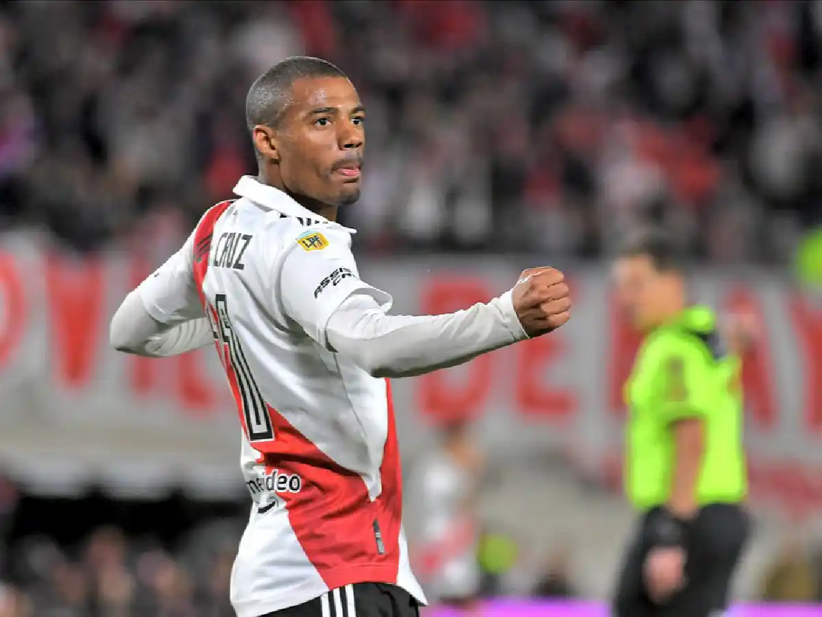 River venció a Barracas para seguir en la pelea