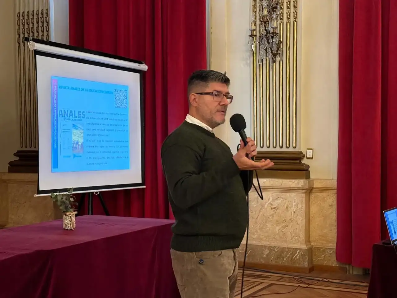 Fotografía del Primer Encuentro de Bibliotecarios de la Region 20. Salon Blanco. Tandil