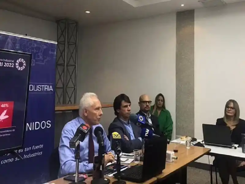 INDUSTRIAS QUE PENDEN DE UN HILO: 5 razones para no creer en la  recuperación de la que Maduro se jacta