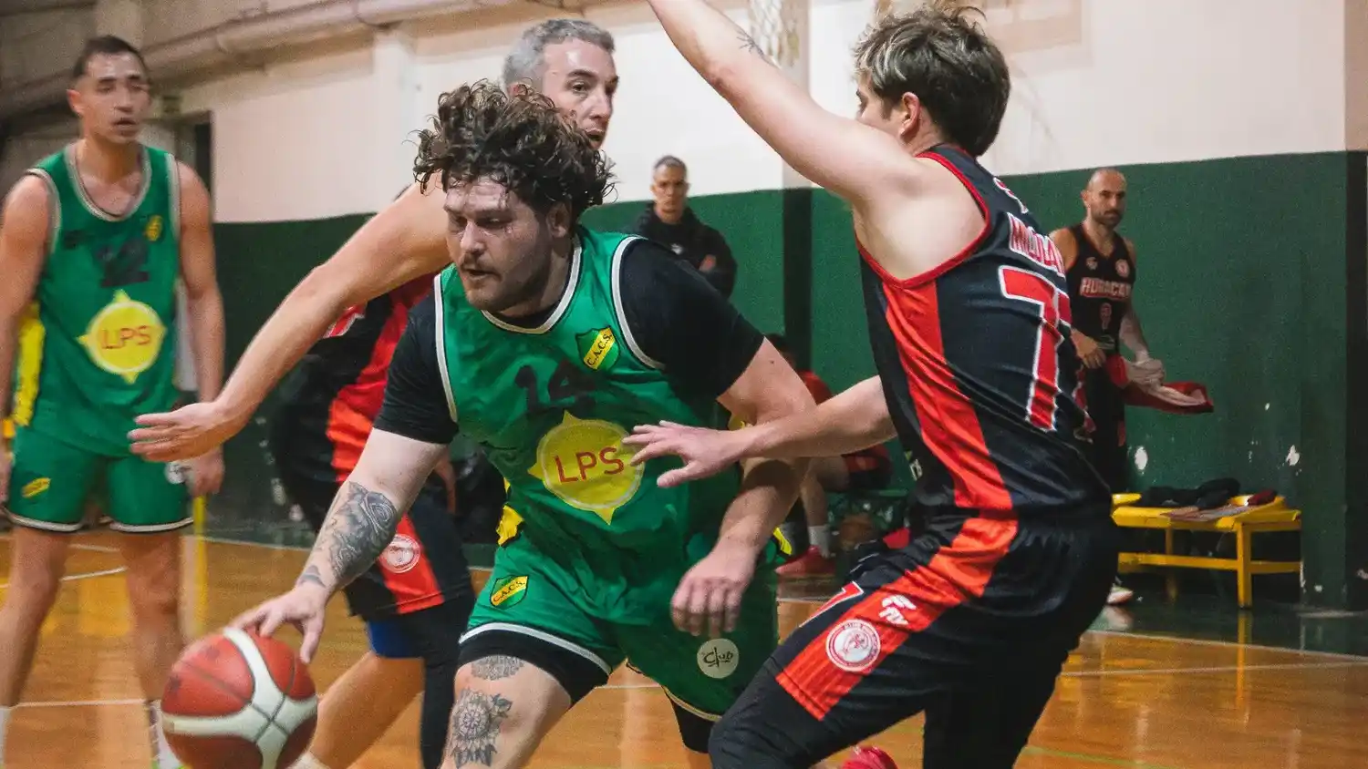 Con un gran partido de Milobara, Huracán venció a Costa Sud en Tres Arroyos (ph: Nahuel La Grutta)