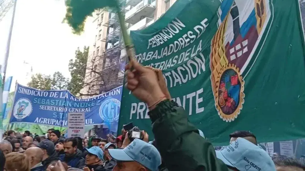 Nacional. Preocupación de los gremios de la alimentación por la pérdida de fuentes laborales.