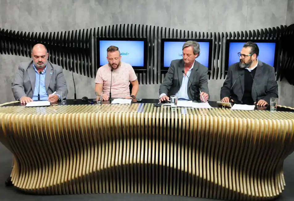 Los perfiles de los candidatos que encabezan las listas