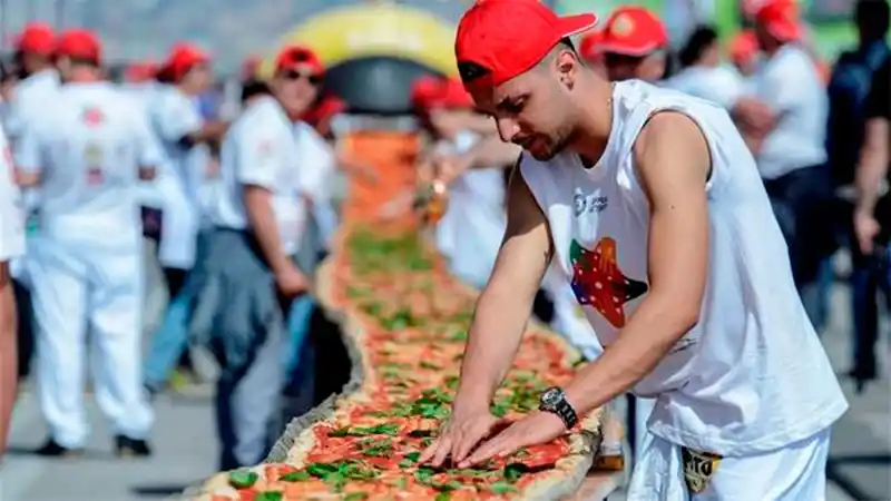 ¡Provecho! Cocinaron una pizza de casi 20 cuadras