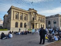 Alumnos deI Instituto 75 realizaron una sentada con corte de calle frente al Municipio