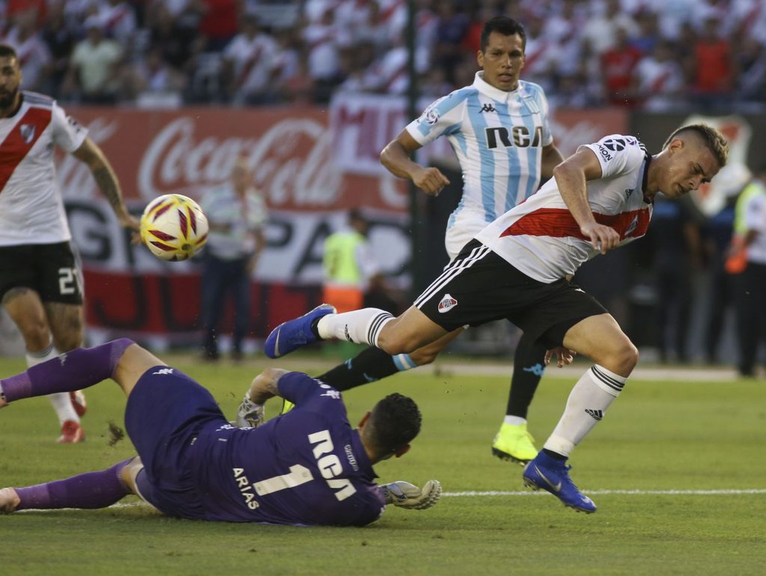 Racing-River, un duelo de campeones por otro título