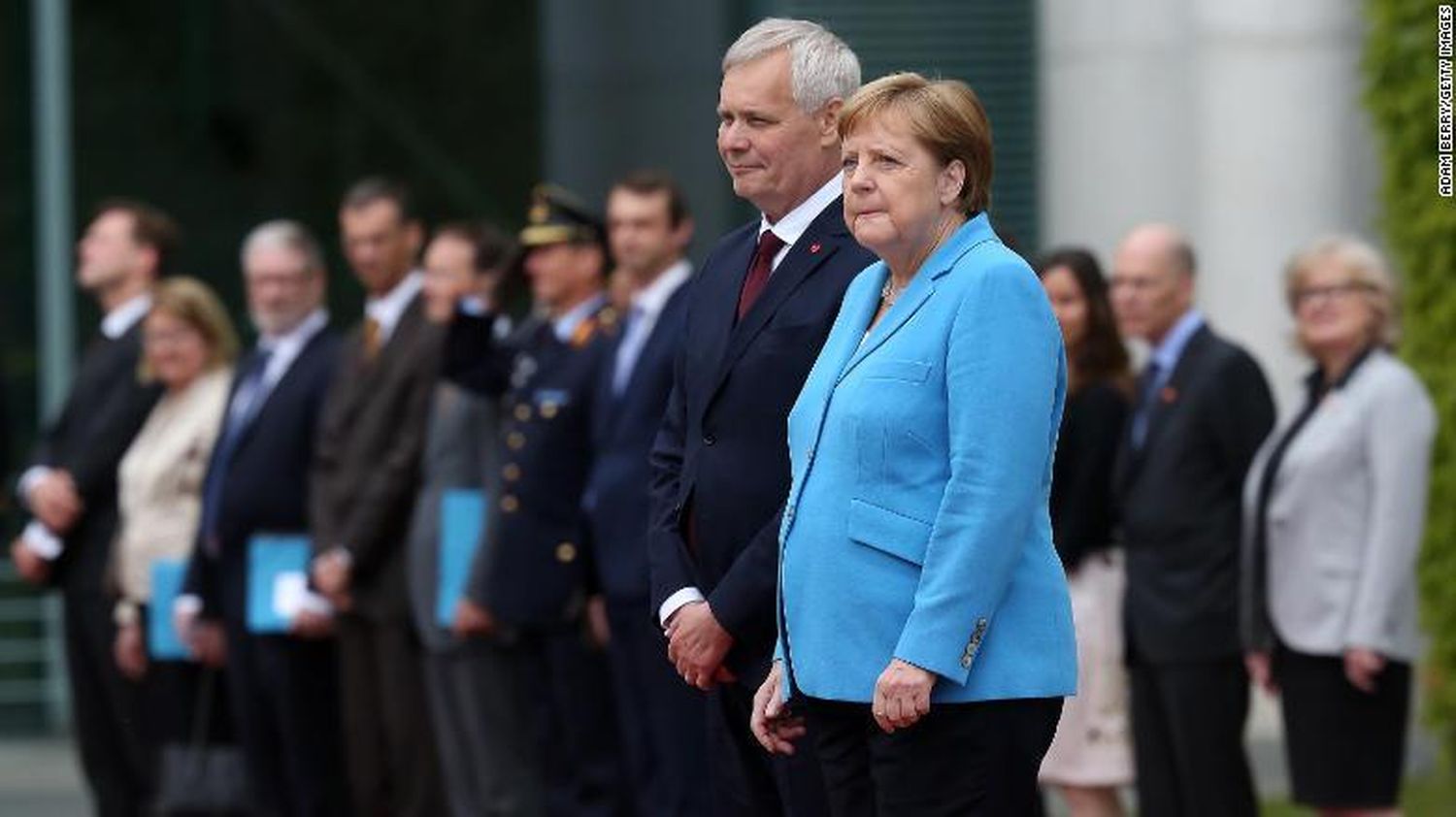 Angela Merkel tiembla en público por tercera vez
