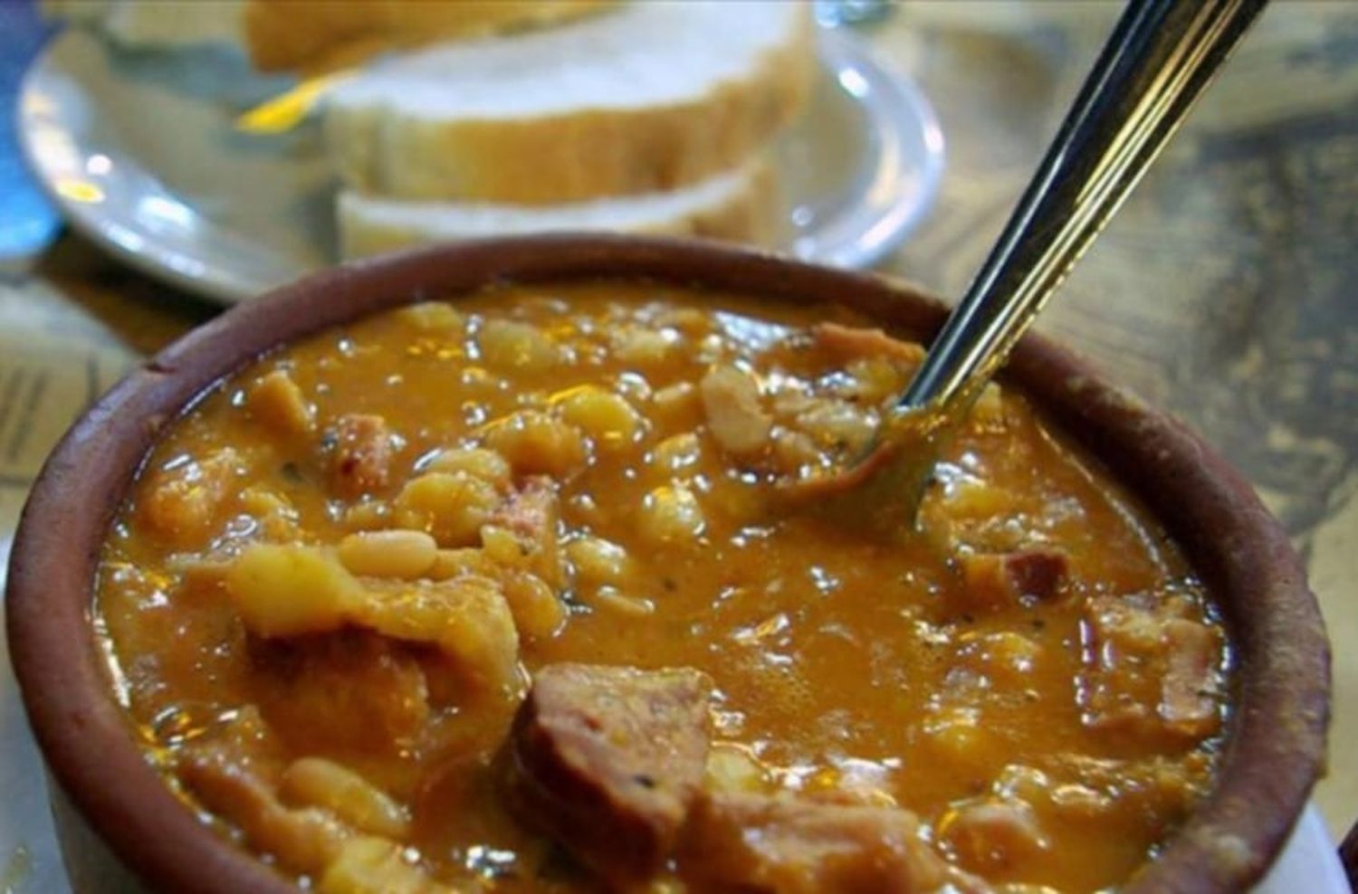 La historia del locro, el tradicional plato de las fechas patrias