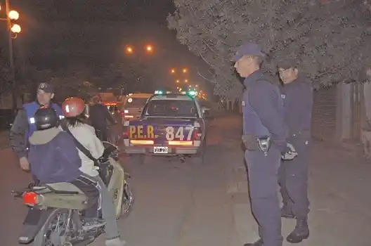 Veinte hinchas fueron detenidos por agredir y causar daños a viviendas 