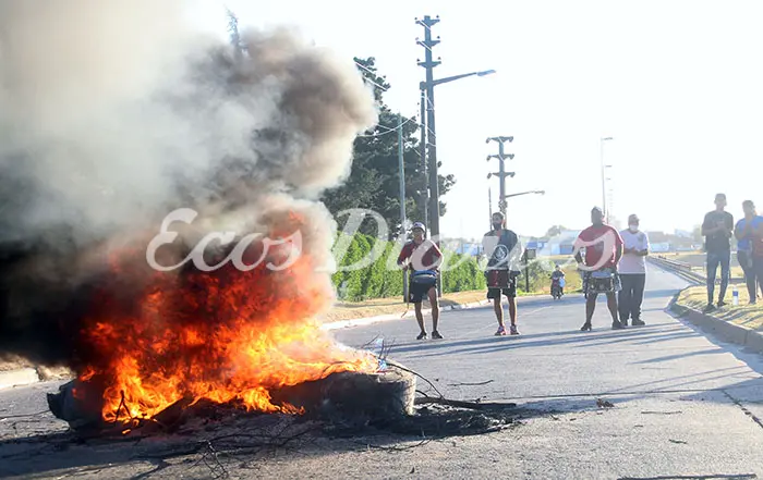 Hartos por no tener respuesta del Ejecutivo cortaron dos puentes