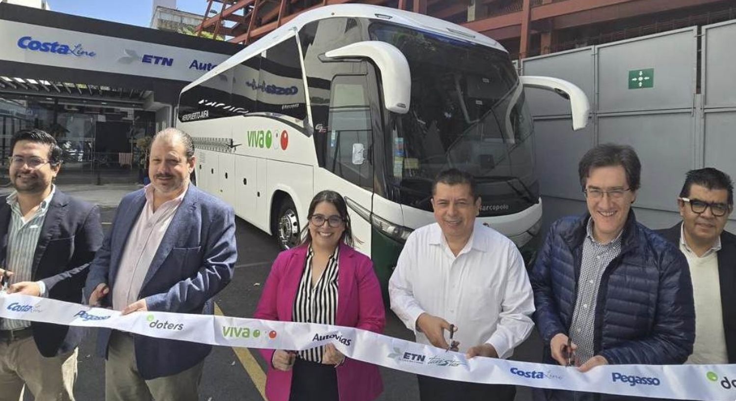 Vivabus comienza a conectar el Aeropuerto Internacional de la Ciudad de México (AIFA) con el Ángel de la Independencia