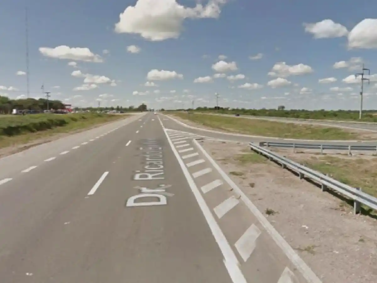 Un choque entre una camioneta y dos motos dejó dos personas fallecidas