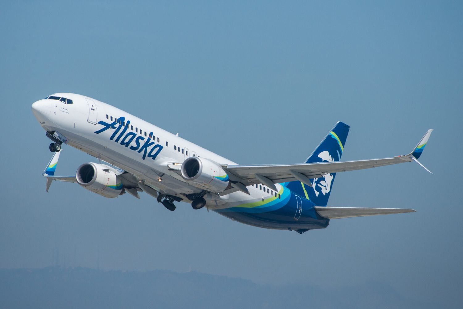 Alaska Air buys two 737 Boeing Converted Freighters
