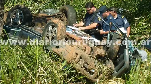 Cuatro personas murieron en la Ruta 14 cuando la camioneta volcó y cayó al vacío 