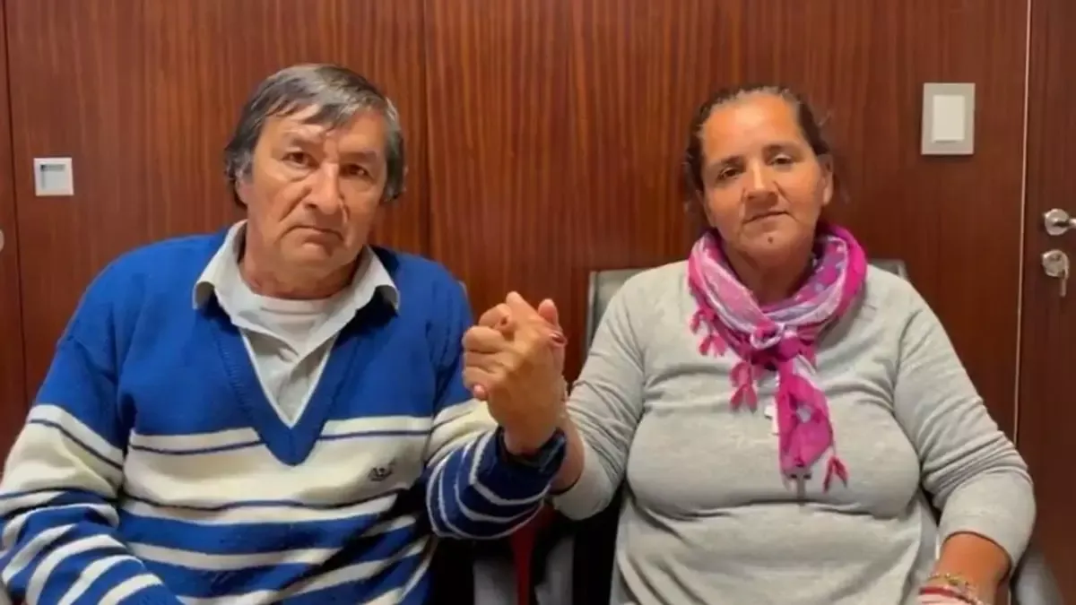 La pareja filmó un video.