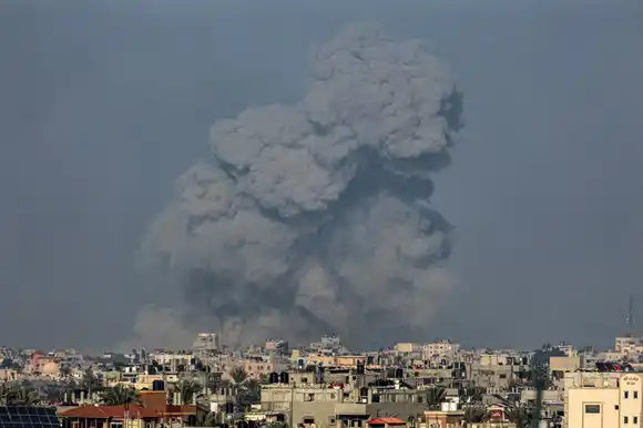 ¡UE LO CONSIDERA «INACEPTABLE»! Israel no cesa en bombardeos sobre Rafah y pide una nueva evacuación
