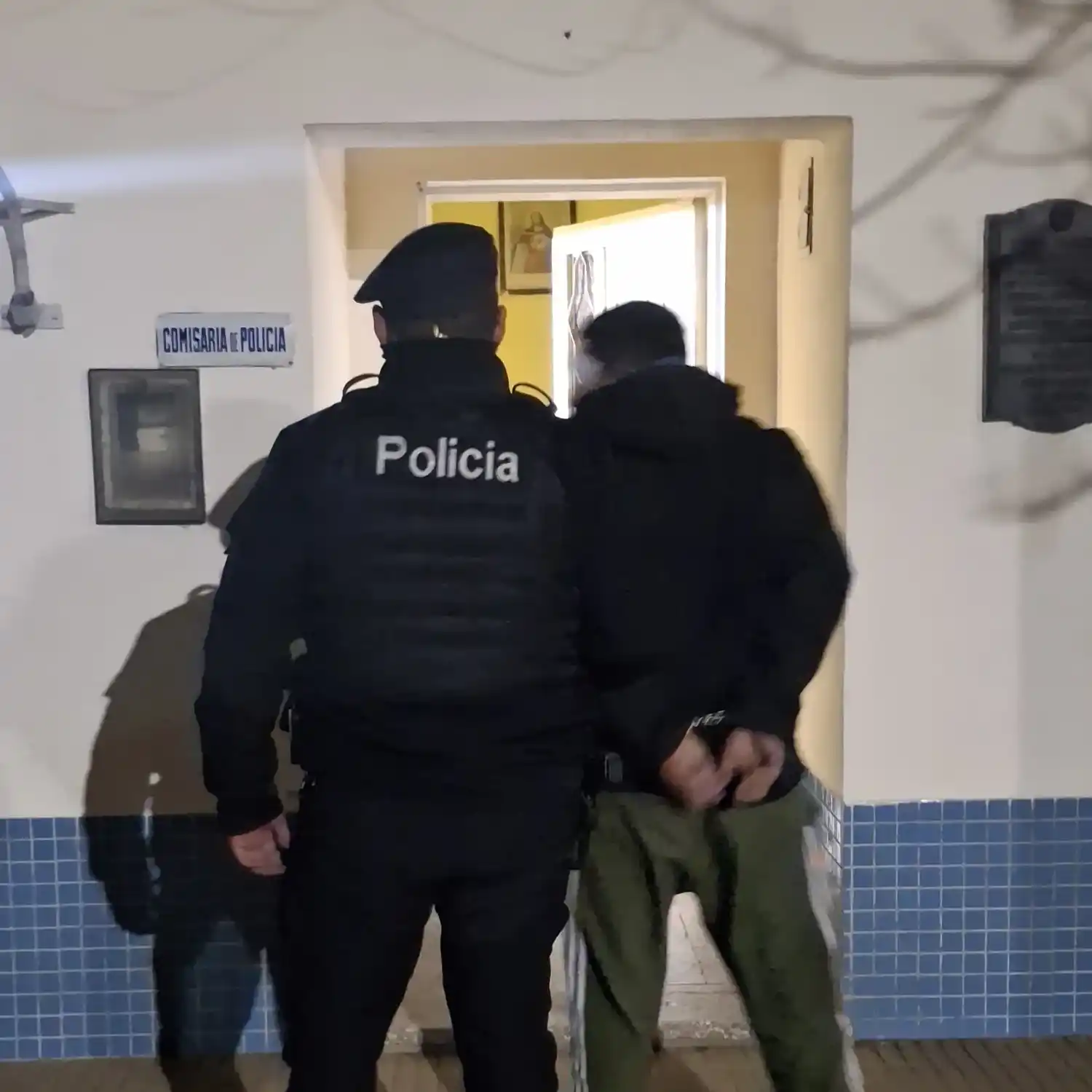 El hombre fue trasladado a la Subcomisaría de San Eduardo.