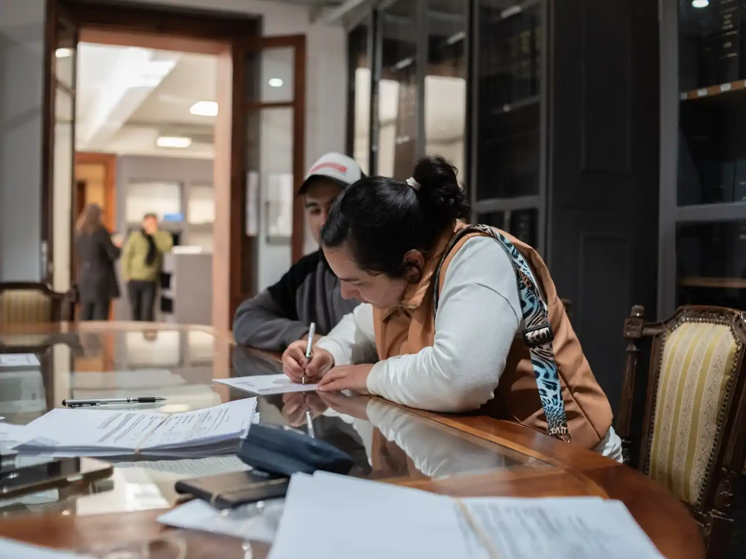 Familias del departamento Paraná firmaron las escrituras de sus viviendas en el marco del programa de regularización dominial