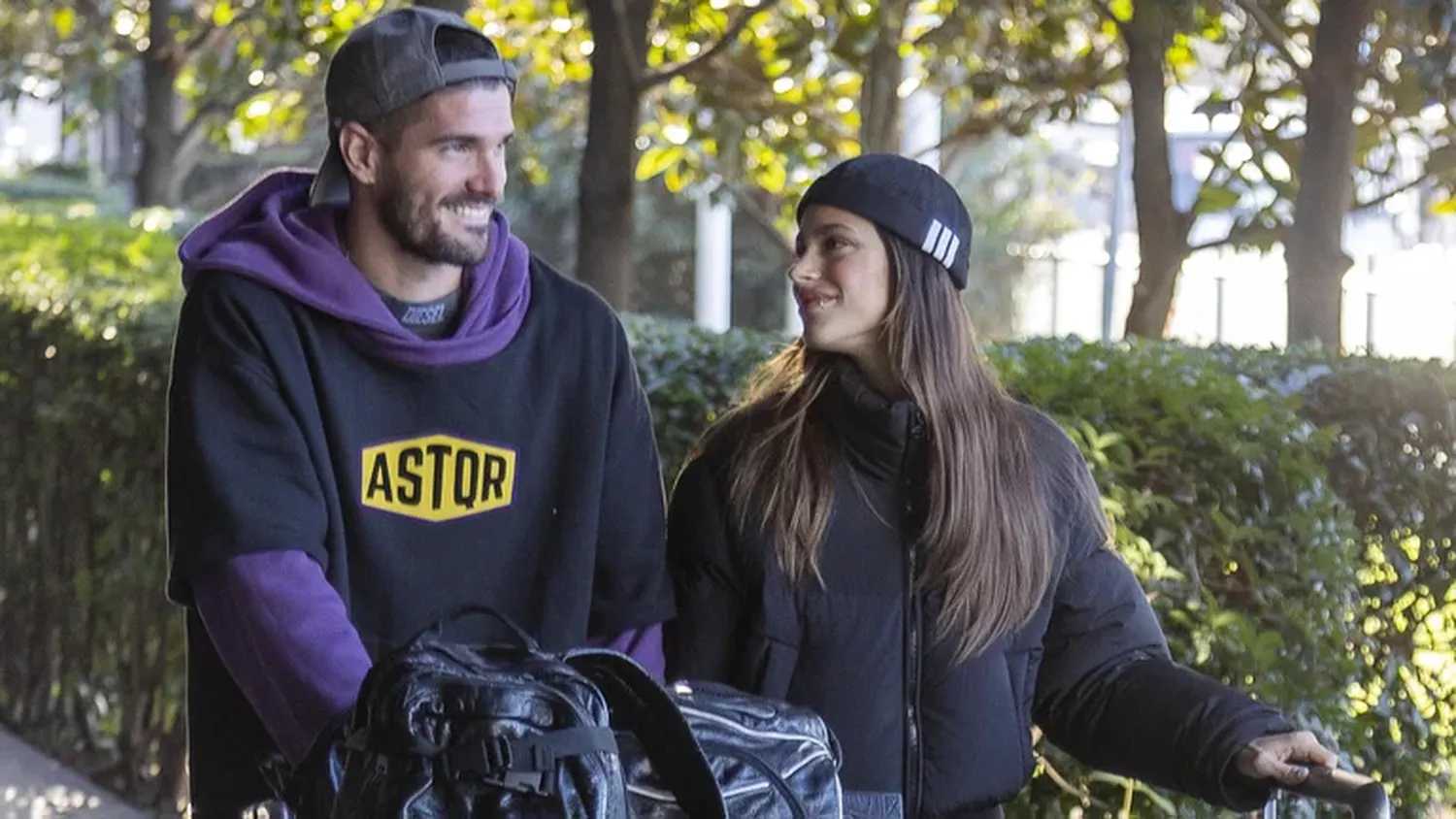 Rodrigo De Paul y Tini Stoessel recién llegados a Madrid