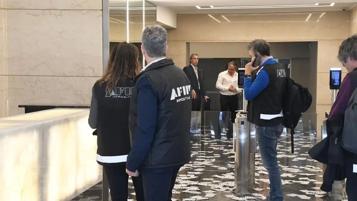 Cómo son las presuntas operaciones ilegales con dólares