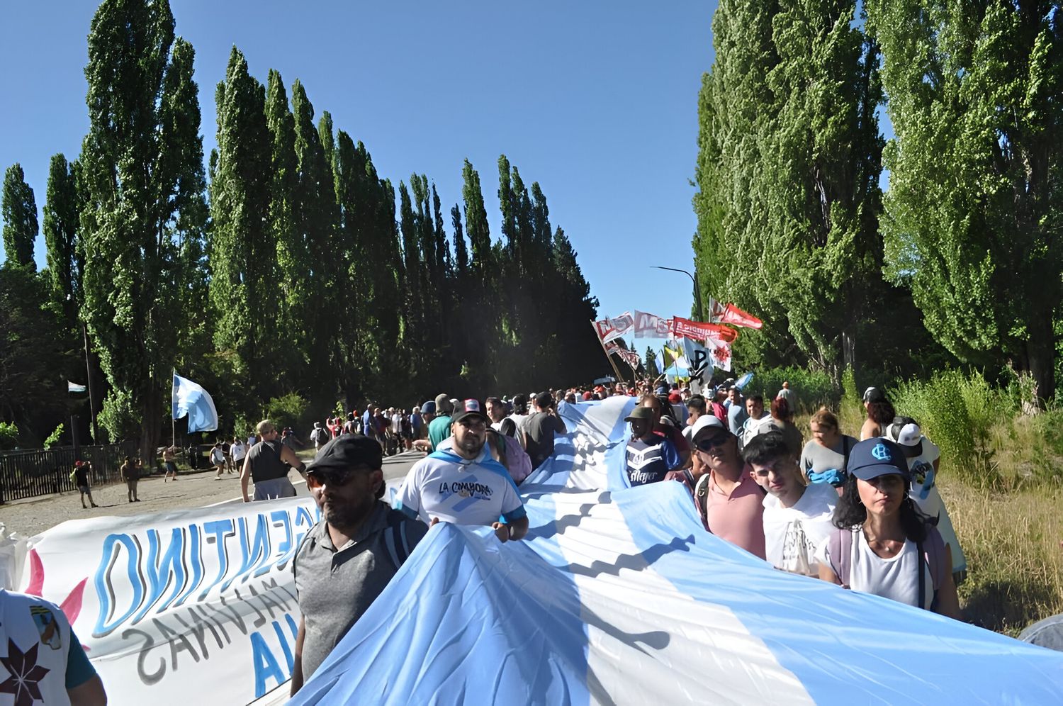 El documental narra la marcha a Lago Escondido de 2023.