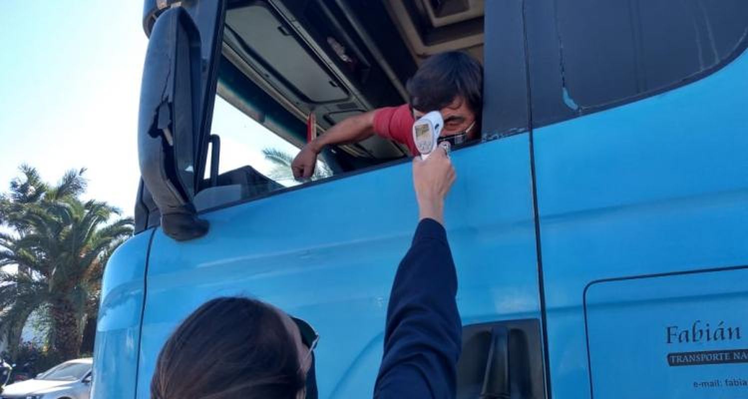 Comenzaron los controles de temperatura en los accesos a la ciudad