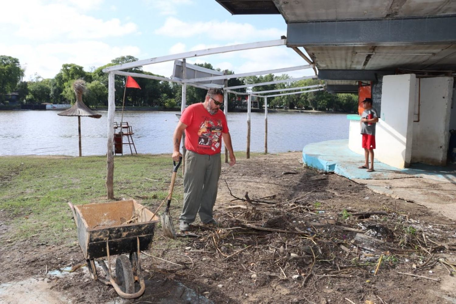 Temporada de verano: el Municipio pone a punto la Playa del Puente