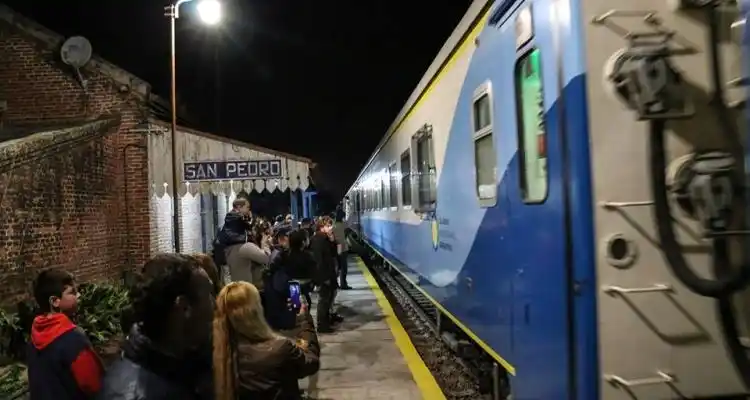 El tren que unión Retiro con San Pedro el lunes 29 tardó cinco horas y media.