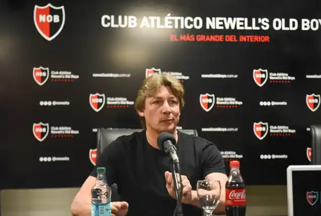 El entrerriano Heinze oficializó su llegada a Newell's